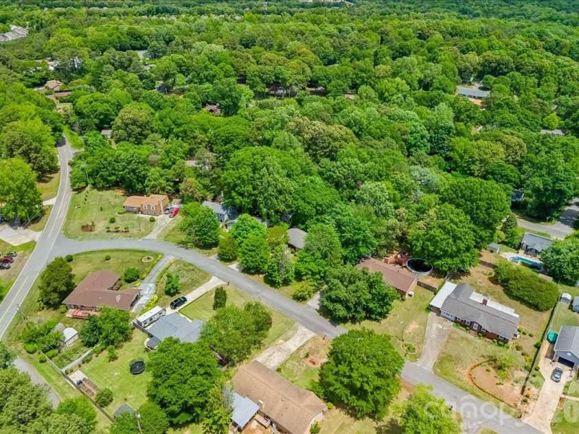 107 Fox Run Drive, Fort Mill, SC 29715.  MLS# CAR4374438, YatesRealty ID 19937. 