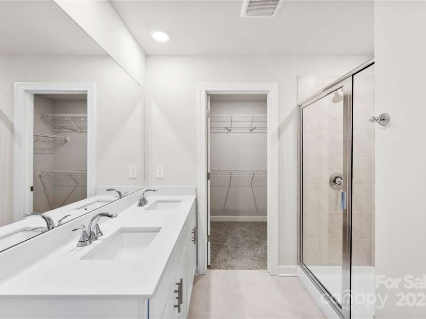 415 Luna Lane, Shelby, NC 28152.  MLS# CAR4269755, YatesRealty ID 19937. En-suite bathroom