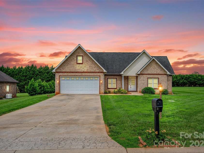 116 Postell Drive, Statesville, NC 28625.  MLS# CAR4269871, YatesRealty ID 19941. 