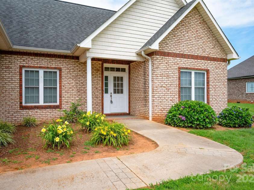 116 Postell Drive, Statesville, NC 28625.  MLS# CAR4269871, YatesRealty ID 19941. 