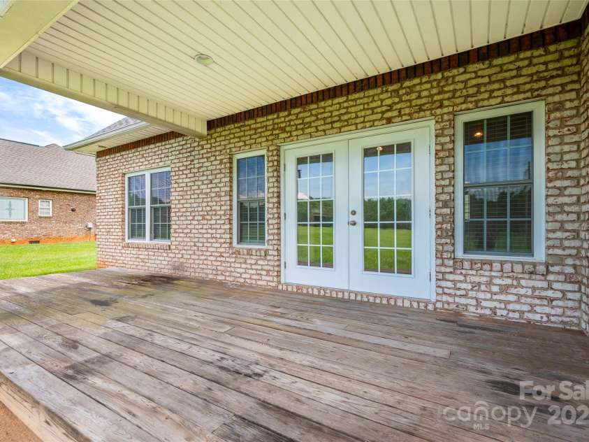 116 Postell Drive, Statesville, NC 28625.  MLS# CAR4269871, YatesRealty ID 19941. 