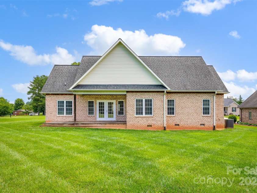 116 Postell Drive, Statesville, NC 28625.  MLS# CAR4269871, YatesRealty ID 19941. 