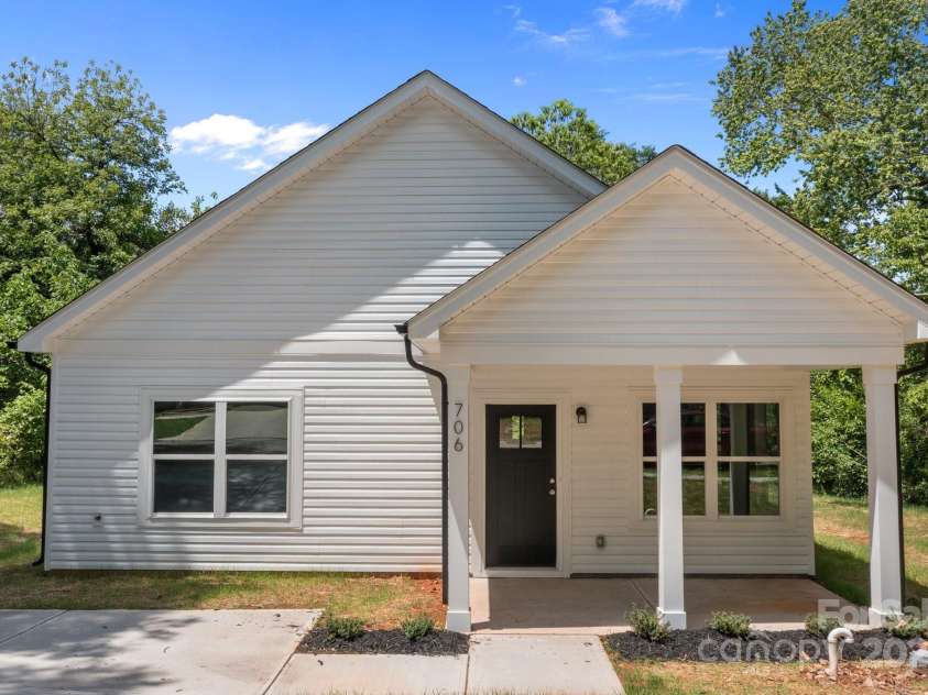 706 Live Oak Street, Shelby, NC 28150.  MLS# CAR4258050, YatesRealty ID 19942. 