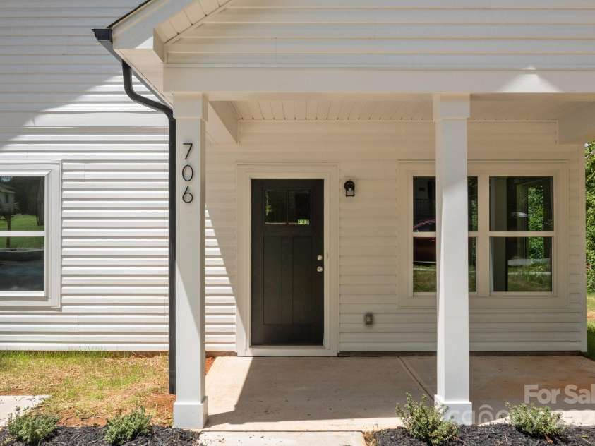 706 Live Oak Street, Shelby, NC 28150.  MLS# CAR4258050, YatesRealty ID 19942. 