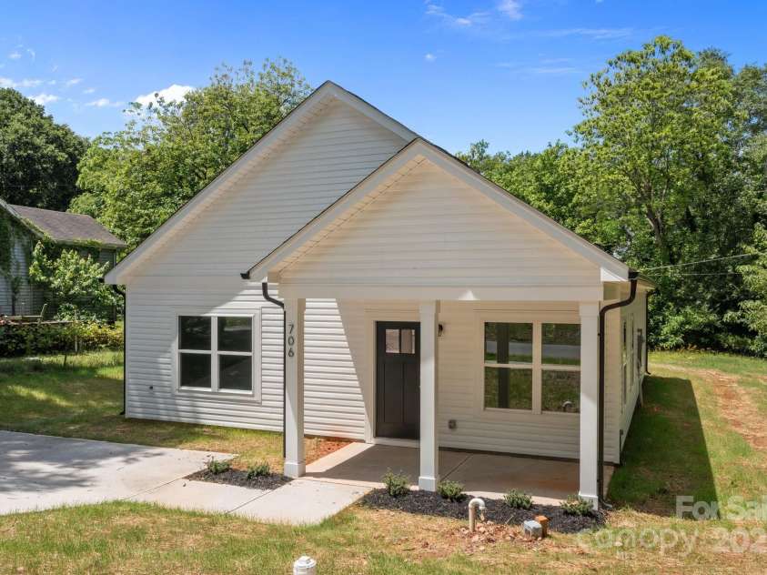 706 Live Oak Street, Shelby, NC 28150.  MLS# CAR4258050, YatesRealty ID 19942. 