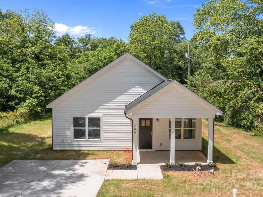 706 Live Oak Street, Shelby, NC 28150.  MLS# CAR4258050, YatesRealty ID 19942. 