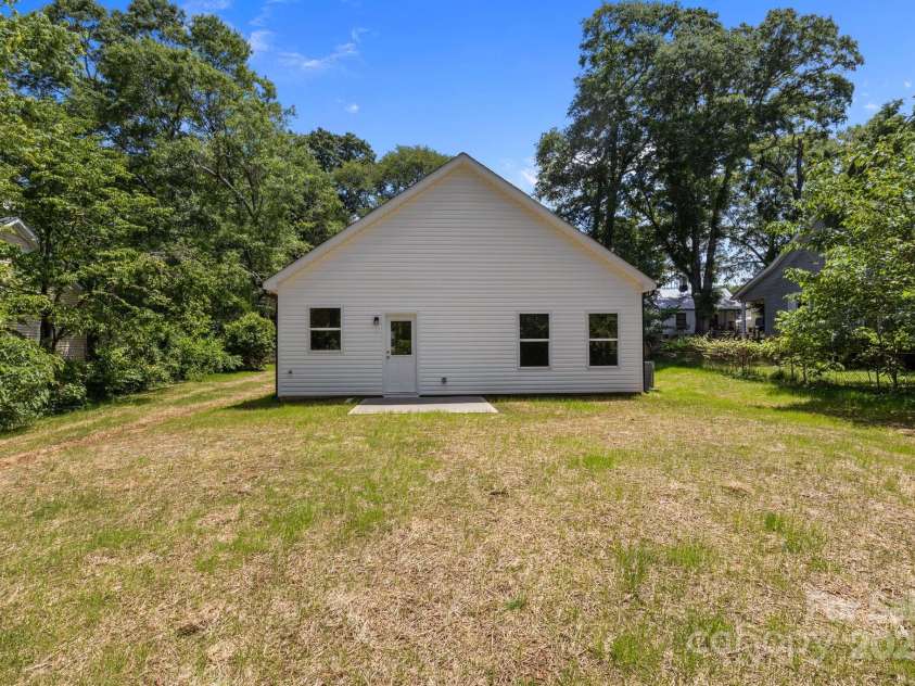 706 Live Oak Street, Shelby, NC 28150.  MLS# CAR4258050, YatesRealty ID 19942. 