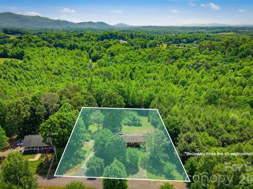 1983 Pinecrest Drive, Morganton, NC 28655.  MLS# CAR4376718, YatesRealty ID 19944. 