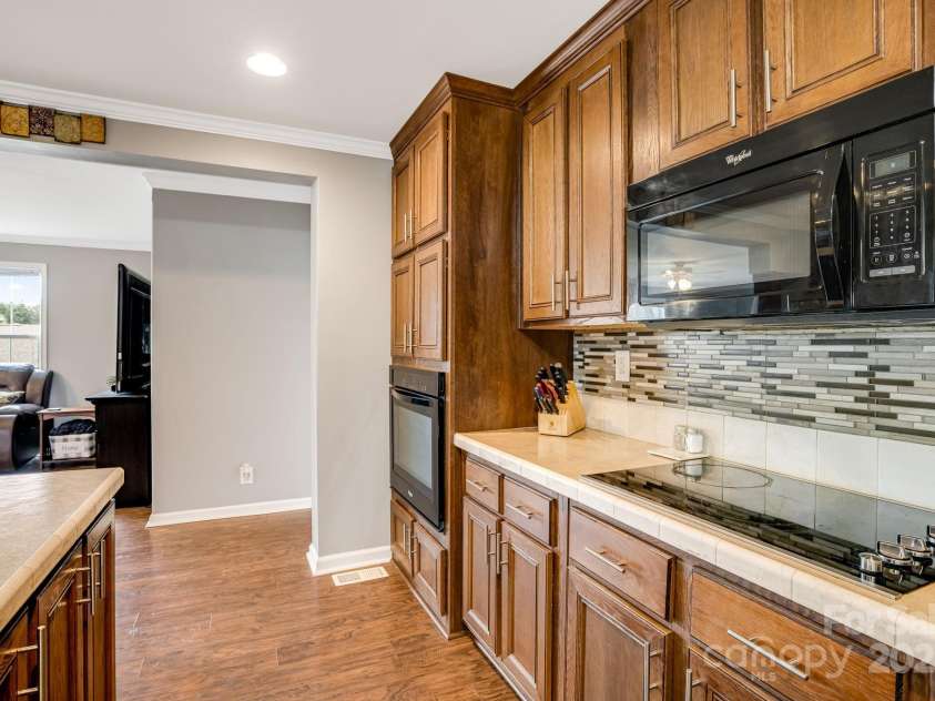 14 Phoenix Circle, Alexander, NC 28701.  MLS# CAR4255893, YatesRealty ID 19945. Kitchen