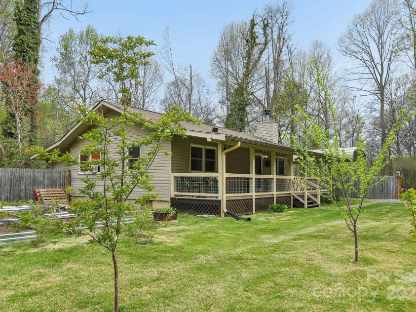 31 Elizabeth Lane, Maggie Valley, NC 28751.  MLS# CAR4247199, YatesRealty ID 19947. 