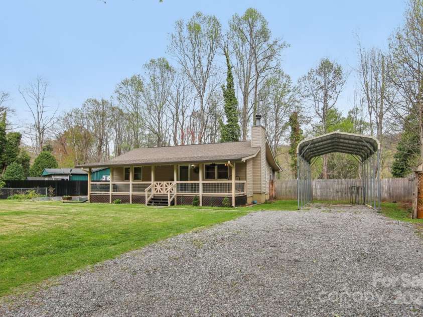 31 Elizabeth Lane, Maggie Valley, NC 28751.  MLS# CAR4247199, YatesRealty ID 19947. 