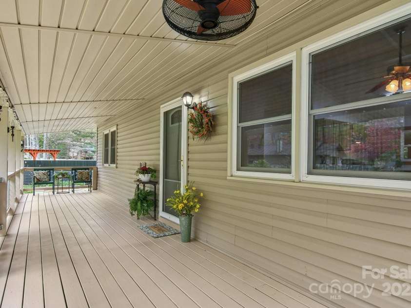 31 Elizabeth Lane, Maggie Valley, NC 28751.  MLS# CAR4247199, YatesRealty ID 19947. 