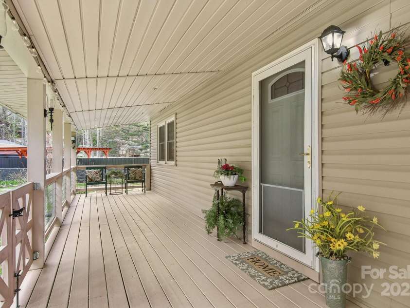 31 Elizabeth Lane, Maggie Valley, NC 28751.  MLS# CAR4247199, YatesRealty ID 19947. 