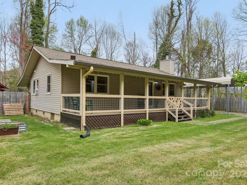 31 Elizabeth Lane, Maggie Valley, NC 28751.  MLS# CAR4247199, YatesRealty ID 19947. 