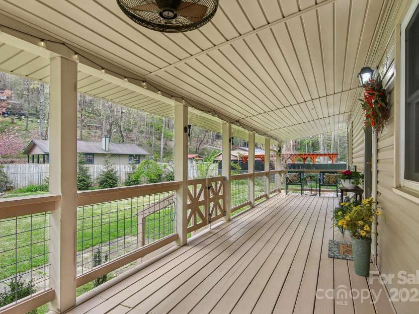 31 Elizabeth Lane, Maggie Valley, NC 28751.  MLS# CAR4247199, YatesRealty ID 19947. 