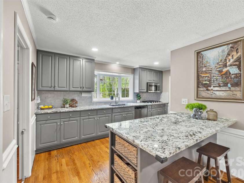 10500 Doylestown Road, Matthews, NC 28105.  MLS# CAR4364006, YatesRealty ID 19948. 
