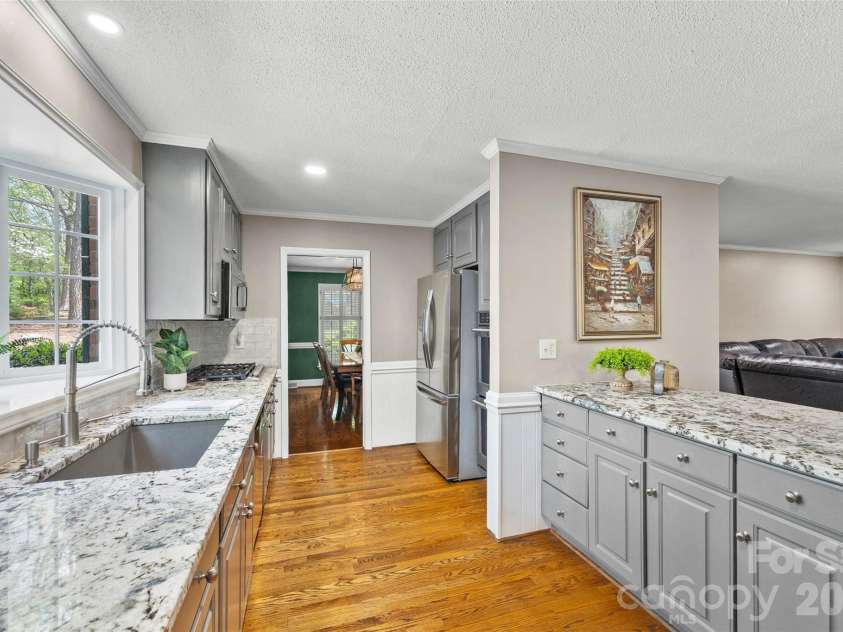 10500 Doylestown Road, Matthews, NC 28105.  MLS# CAR4364006, YatesRealty ID 19948. 