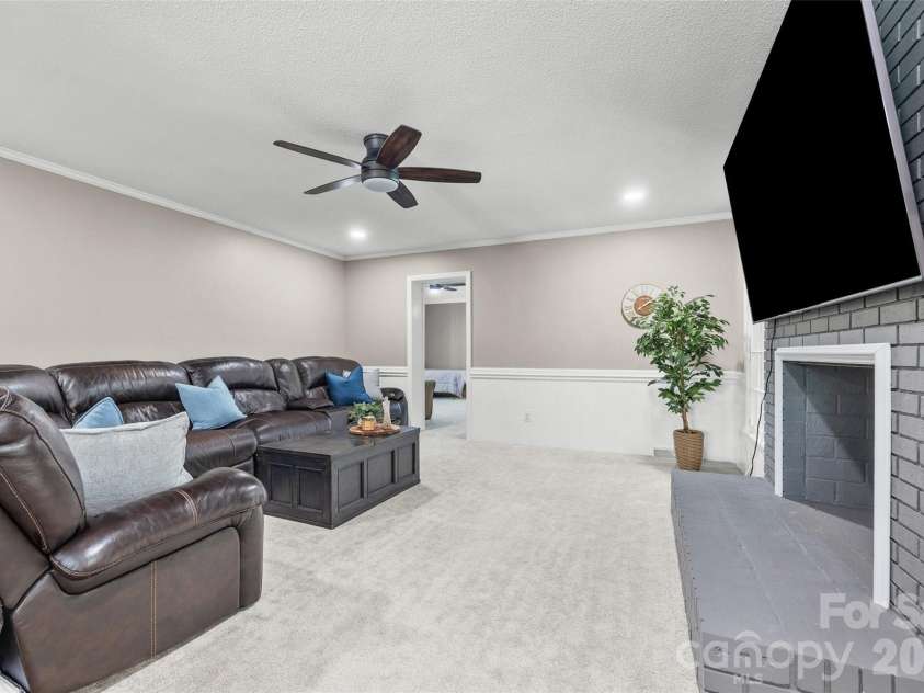 10500 Doylestown Road, Matthews, NC 28105.  MLS# CAR4364006, YatesRealty ID 19948. 