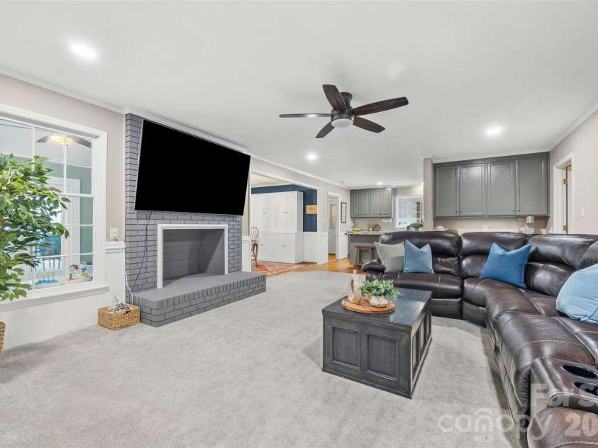 10500 Doylestown Road, Matthews, NC 28105.  MLS# CAR4364006, YatesRealty ID 19948. 