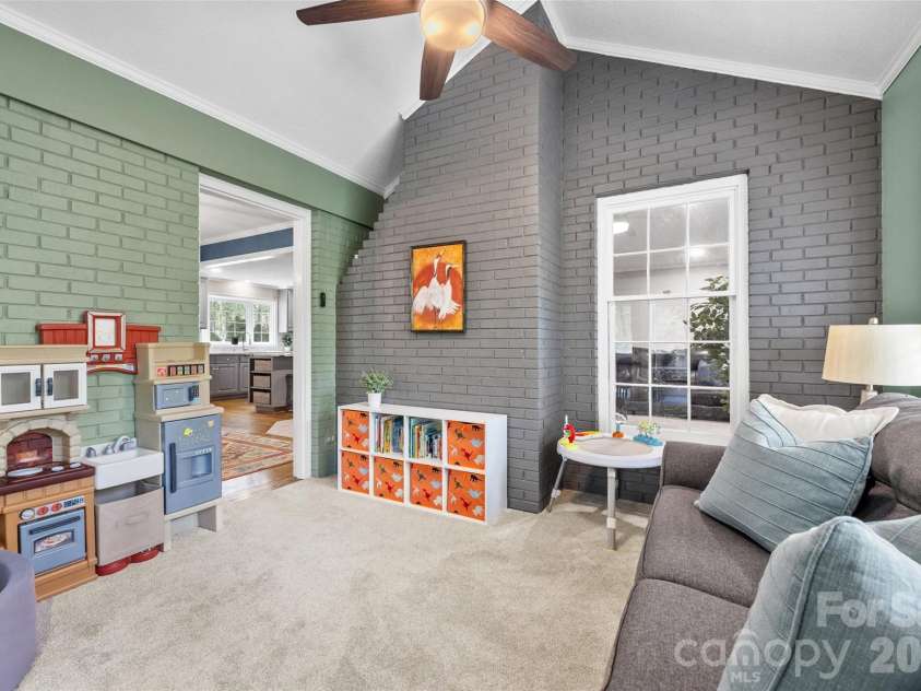 10500 Doylestown Road, Matthews, NC 28105.  MLS# CAR4364006, YatesRealty ID 19948. 