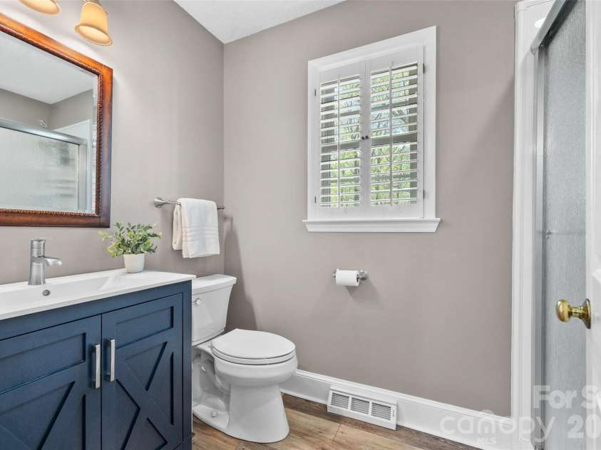10500 Doylestown Road, Matthews, NC 28105.  MLS# CAR4364006, YatesRealty ID 19948. 