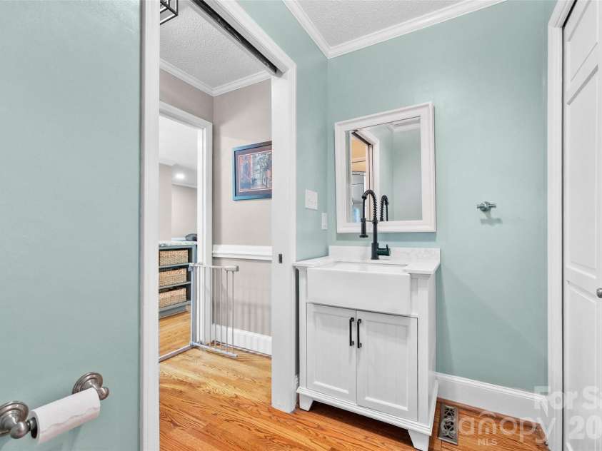 10500 Doylestown Road, Matthews, NC 28105.  MLS# CAR4364006, YatesRealty ID 19948. 