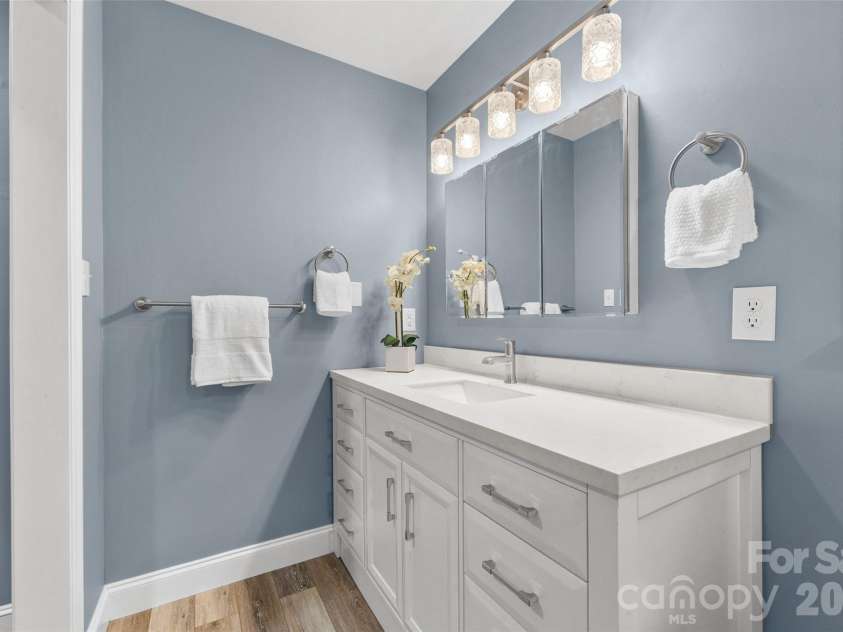 10500 Doylestown Road, Matthews, NC 28105.  MLS# CAR4364006, YatesRealty ID 19948. 