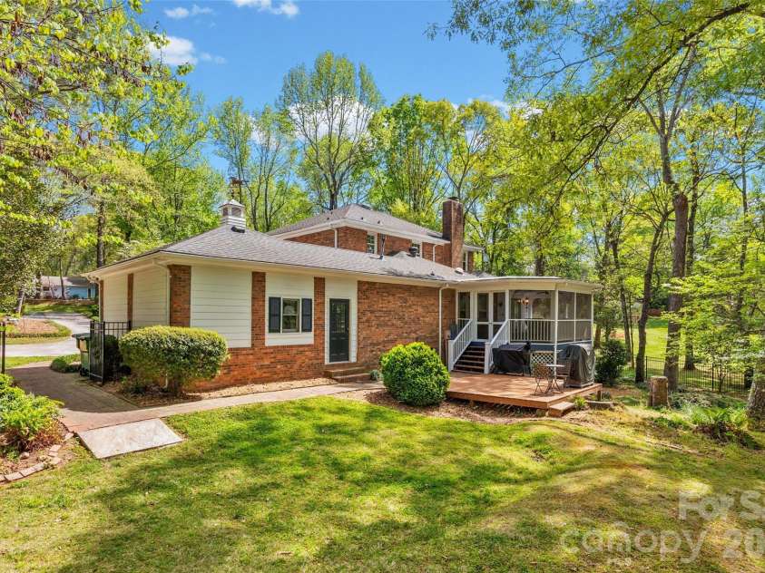 10500 Doylestown Road, Matthews, NC 28105.  MLS# CAR4364006, YatesRealty ID 19948. 