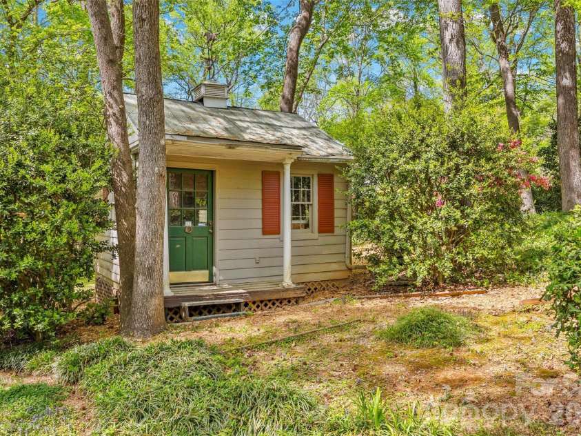 10500 Doylestown Road, Matthews, NC 28105.  MLS# CAR4364006, YatesRealty ID 19948. 