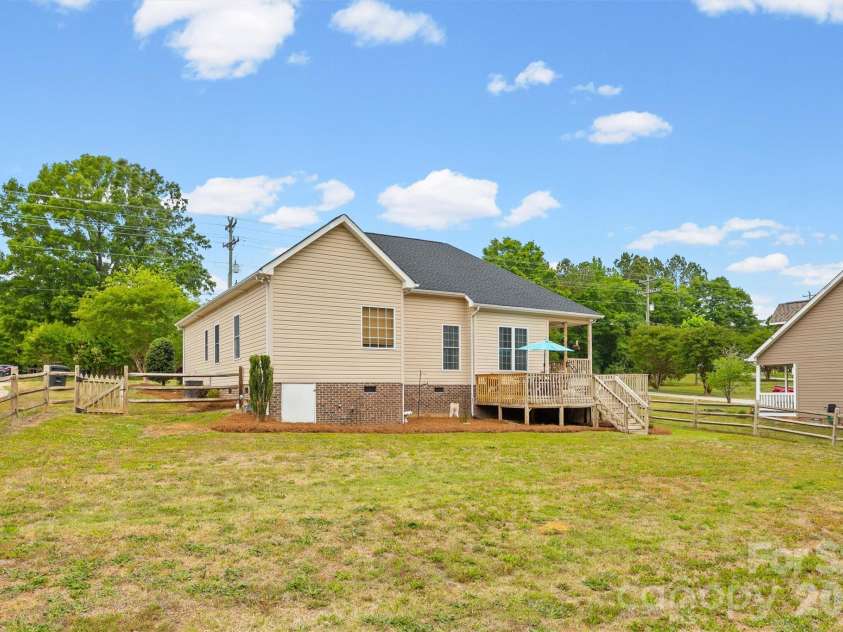 156 Springdale Road, Rock Hill, SC 29730.  MLS# CAR4375708, YatesRealty ID 19949. 
