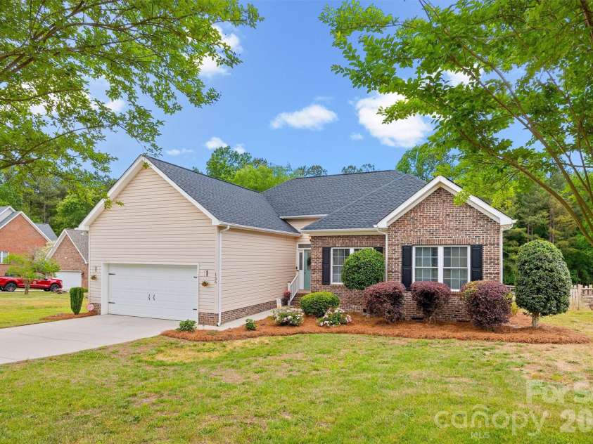 156 Springdale Road, Rock Hill, SC 29730.  MLS# CAR4375708, YatesRealty ID 19949. 