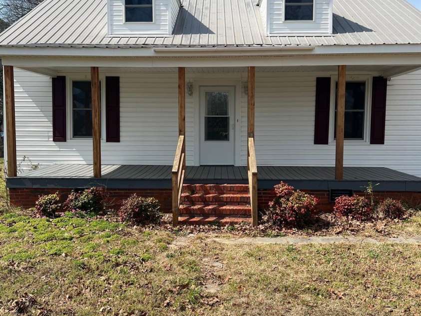 165 West Street, Polkton, NC 28135.  MLS# CAR4233998, YatesRealty ID 1995. 
