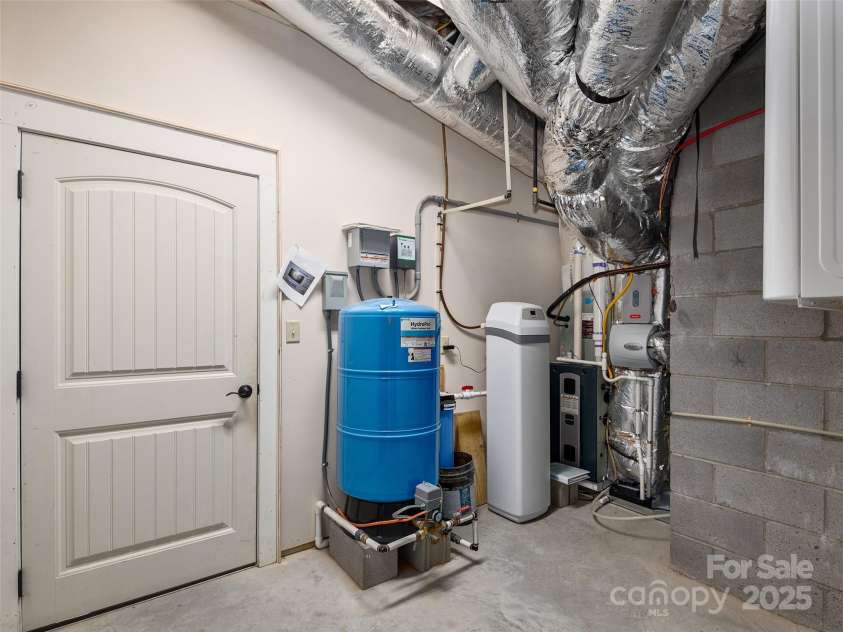 91 Watershed Way, Horse Shoe, NC 28742.  MLS# CAR4254295, YatesRealty ID 1995. 