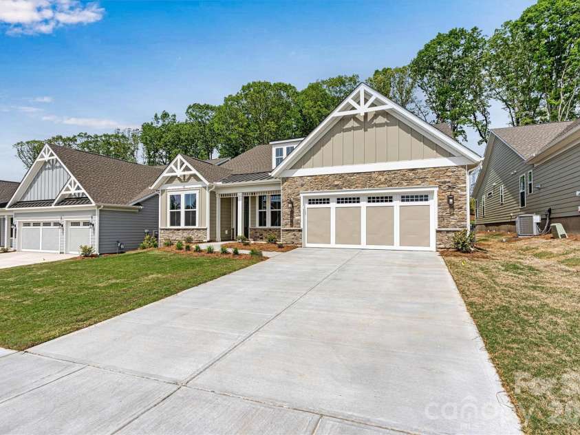 13413 Cozy Court, Charlotte, NC 28215.  MLS# CAR4365177, YatesRealty ID 19950. 