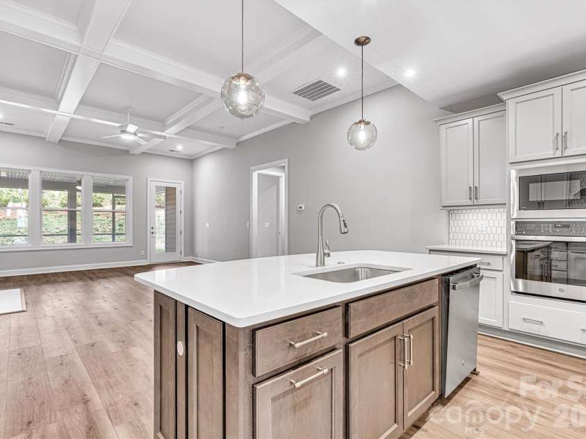 13413 Cozy Court, Charlotte, NC 28215.  MLS# CAR4365177, YatesRealty ID 19950. 