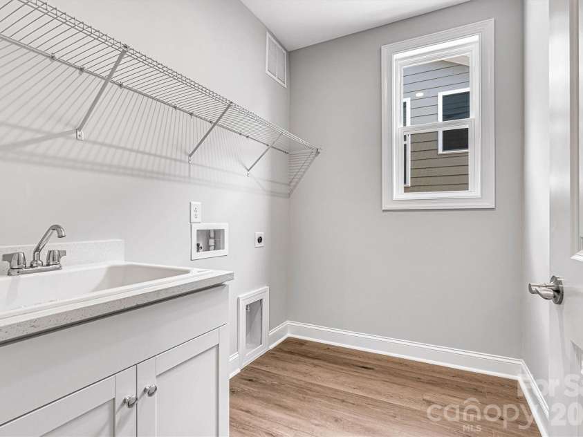 13413 Cozy Court, Charlotte, NC 28215.  MLS# CAR4365177, YatesRealty ID 19950. 