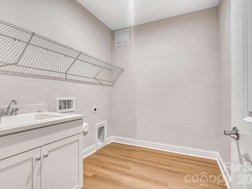 13409 Cozy Court, Charlotte, NC 28215.  MLS# CAR4366404, YatesRealty ID 19951. 