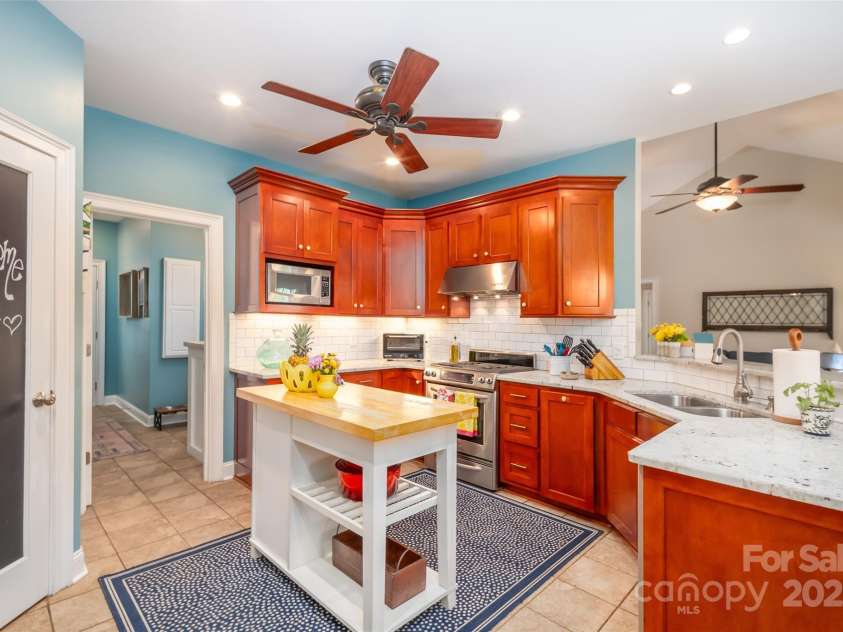 133 Upland Drive, Statesville, NC 28625.  MLS# CAR4266606, YatesRealty ID 19952. 