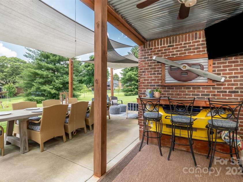 133 Upland Drive, Statesville, NC 28625.  MLS# CAR4266606, YatesRealty ID 19952. 