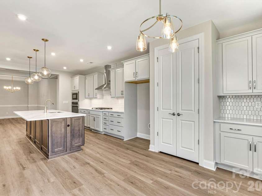 13320 Cozy Court, Charlotte, NC 28215.  MLS# CAR4372289, YatesRealty ID 19952. 