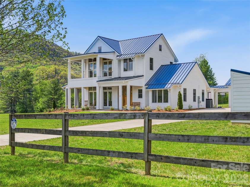 5 Sweetgrass Lane, Fletcher, NC 28732.  MLS# CAR4367316, YatesRealty ID 19953. 5 Sweetgrass Lane on 3.47 flat acres