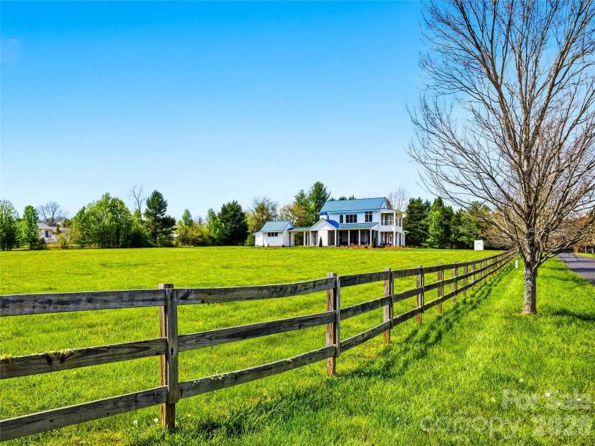 5 Sweetgrass Lane, Fletcher, NC 28732.  MLS# CAR4367316, YatesRealty ID 19953. 