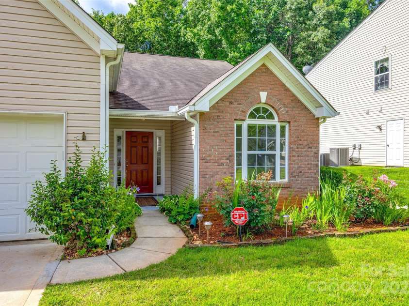 1520 Deer Forest Drive, Fort Mill, SC 29707.  MLS# CAR4268850, YatesRealty ID 19954. 