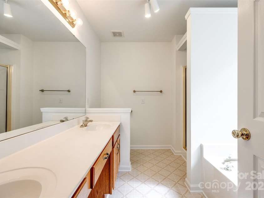 1520 Deer Forest Drive, Fort Mill, SC 29707.  MLS# CAR4268850, YatesRealty ID 19954. 