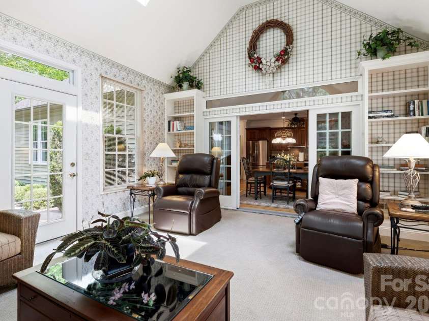 17 Crooked Oak Court, Hendersonville, NC 28791.  MLS# CAR4373323, YatesRealty ID 19954. 