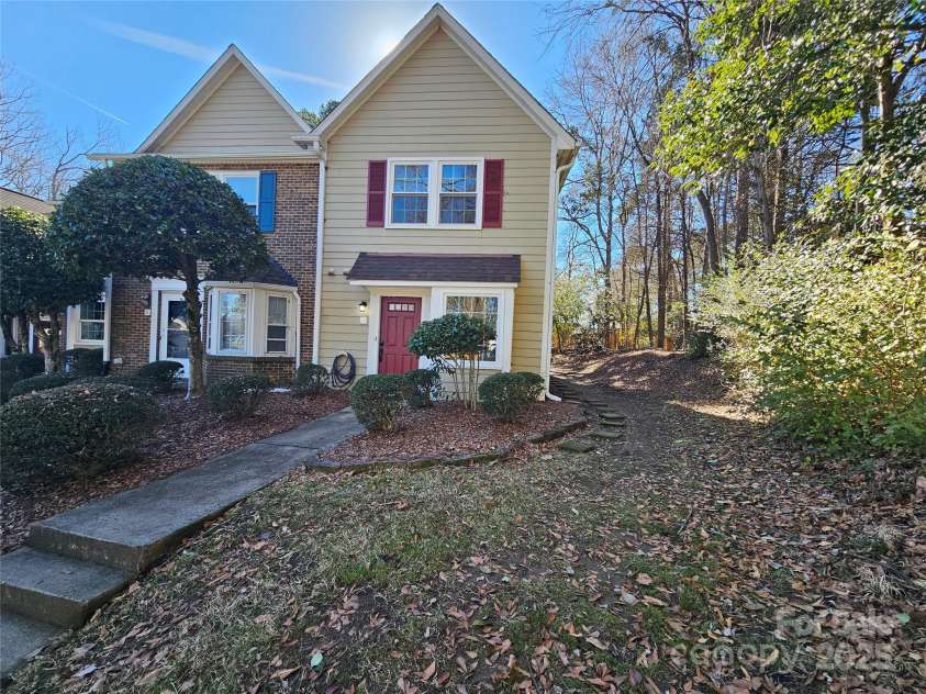 8225 Pineville Matthews Road, Charlotte, NC 28226.  MLS# CAR4217928, YatesRealty ID 19955. 