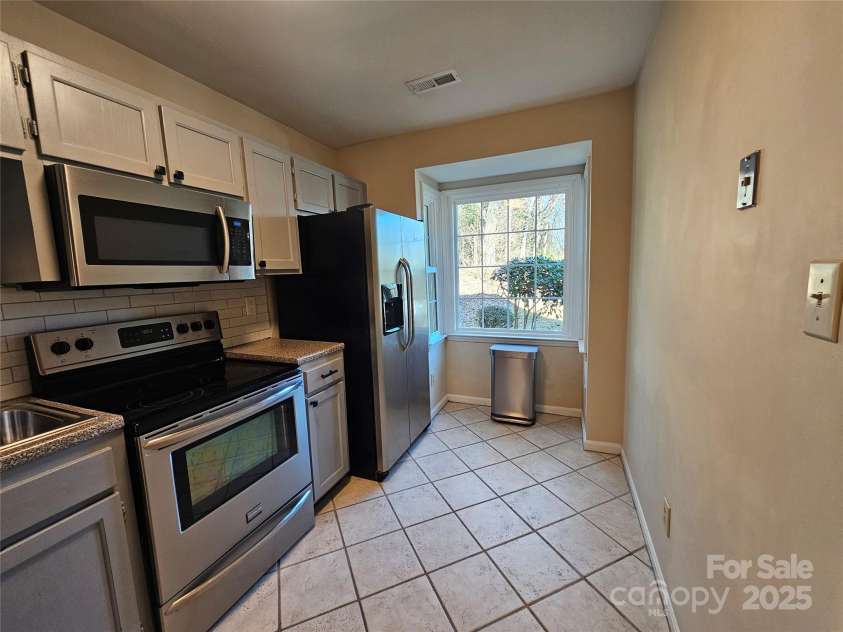 8225 Pineville Matthews Road, Charlotte, NC 28226.  MLS# CAR4217928, YatesRealty ID 19955. 