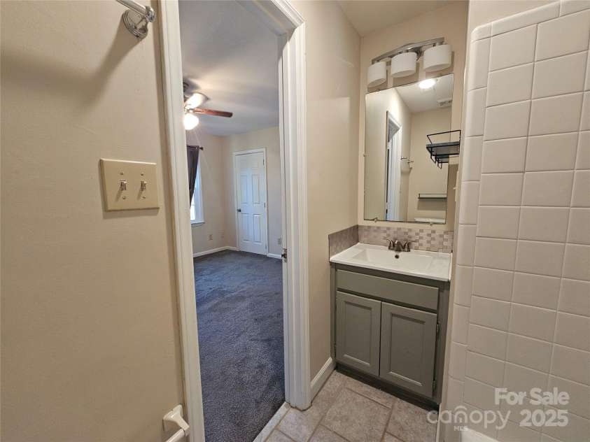 8225 Pineville Matthews Road, Charlotte, NC 28226.  MLS# CAR4217928, YatesRealty ID 19955. 