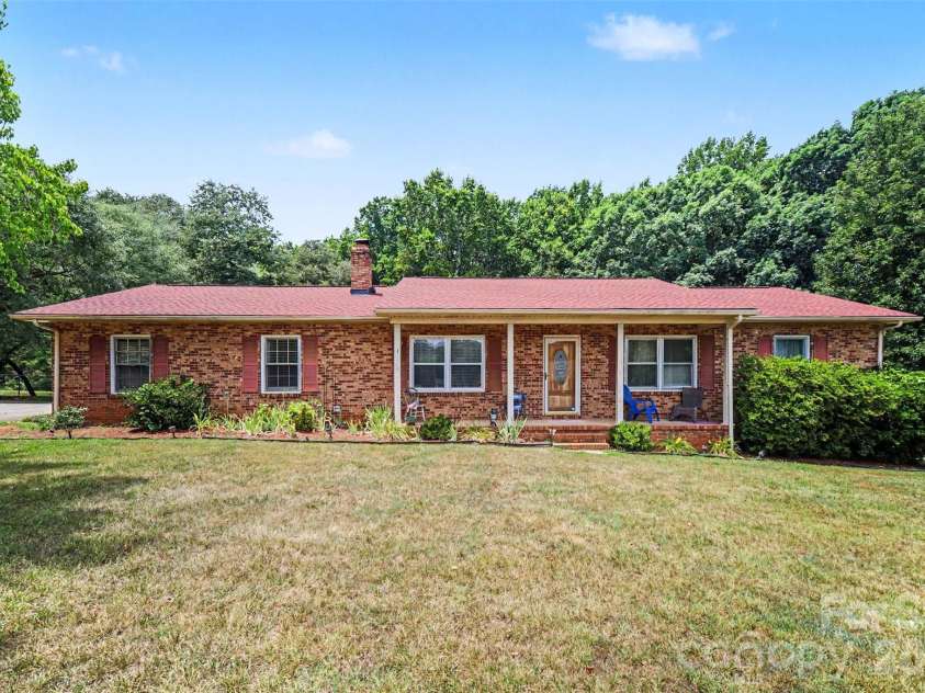 888 Sunbeam Drive, Lincolnton, NC 28092.  MLS# CAR4376118, YatesRealty ID 19955. 