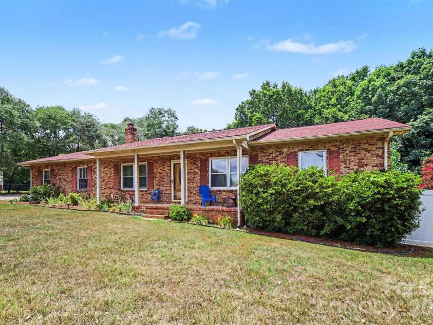 888 Sunbeam Drive, Lincolnton, NC 28092.  MLS# CAR4376118, YatesRealty ID 19955. 